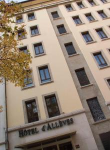 a building with a hotel and allives sign on it at Hotel d'Allèves in Geneva