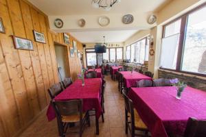 A restaurant or other place to eat at Agropoli
