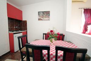 Kuchyň nebo kuchyňský kout v ubytování Apartments Kruna Jovanović