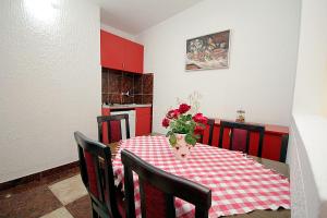 Kuchyň nebo kuchyňský kout v ubytování Apartments Kruna Jovanović