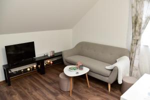 A seating area at Tesla Coil Apartments