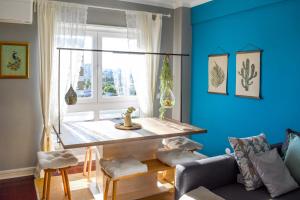 Χώρος καθιστικού στο Lisbon Sky View 3BR Home + Near Airport + Free Parking