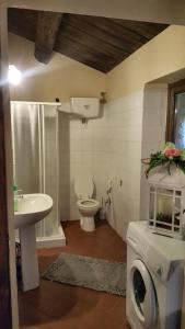 A bathroom at Posto del Sole Még 37 kép