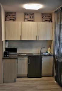 A kitchen or kitchenette at Óvár Apartman