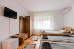 A bed or beds in a room at Airport Jazmin Guesthouse