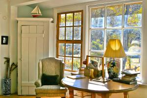 A seating area at Old Pioneer Garden Country Inn