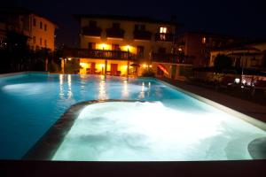 Bazén v ubytování Hotel Romantic nebo v jeho okolí