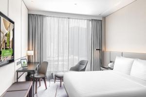 Giường trong phòng chung tại ALVA HOTEL BY ROYAL