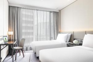Giường trong phòng chung tại ALVA HOTEL BY ROYAL
