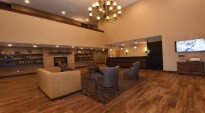a lobby with a waiting area with chairs and a tv at Best Western Plus Vintage Valley Inn in Zillah