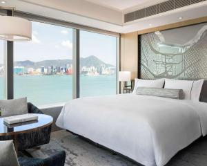 Ліжко або ліжка в номері Hyatt Centric Victoria Harbour