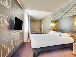 Un ou plusieurs lits dans un hébergement de l'établissement ibis Saint Germain en Laye Centre