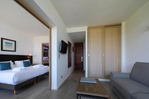 Кровать или кровати в номере Hôtel La Roya