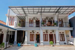 Balkón nebo terasa v ubytování OYO 1566 El Reyshi Family Residence Syariah