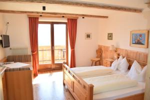Katil atau katil-katil dalam bilik di Hotel Alpenland