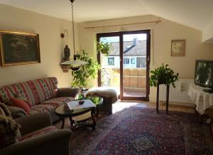 a living room with a couch and a table at Ferienwohnung Allgäuer Bergwelt in Immenstadt im Allgäu