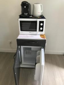 Η κουζίνα ή μικρή κουζίνα στο maisonnette indépendante