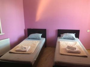 Postel nebo postele na pokoji v ubytování Doors