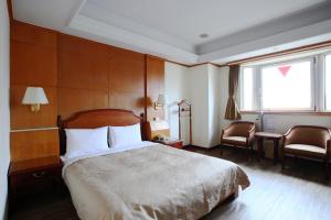 Postel nebo postele na pokoji v ubytování Hua Du Hotel