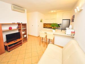 Kuchyň nebo kuchyňský kout v ubytování Apartment Anica-1 by Interhome