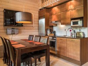 Köök või kööginurk majutusasutuses Holiday Home Leppis by Interhome