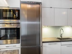 een keuken met een roestvrijstalen koelkast bij Holiday Home Aaria by Interhome in Tahkovuori