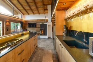 Kuchyň nebo kuchyňský kout v ubytování Gams Lodge