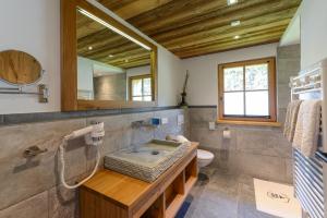 Koupelna v ubytování Gams Lodge