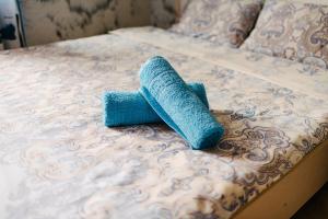 a bed with two blue towels on top of it at Апартаменты на Ленина 43 in Voronezh
