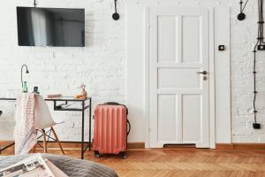 Televízia a/alebo spoločenská miestnosť v ubytovaní ARTHOTEL STALOWA 52