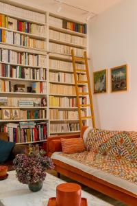 A biblioteca deste apartamento