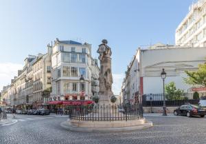 Gallery image of Veeve - The Library Wall in Paris