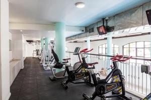 Gimnasio o instalaciones de fitness de Island Club Hotel & Apartments