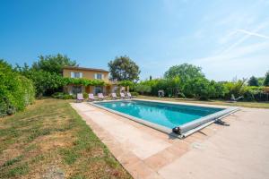 a swimming pool in the backyard of a house at La Bastide des Vignaux in Grimaud