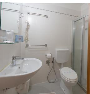 Koupelna v ubytování Hotel Ambra