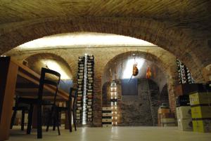 Fotografie z fotogalerie ubytování Vinoteca La Sacrestia v Albě