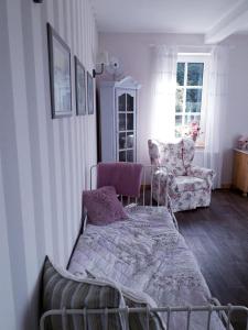 a bedroom with a bed and a couch and a chair at Ferienhaus Landliebe Liebenstein in Liebenstein