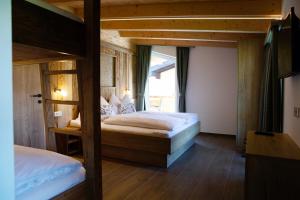 Postelja oz. postelje v sobi nastanitve Alp-IN Lodges Kaprun