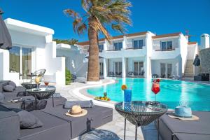 Bazén v ubytovaní Omnia Mykonos Boutique Hotel & Suites alebo v jeho blízkosti