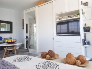 A television and/or entertainment centre at Apto/Suite Santa Cruz Tenerife