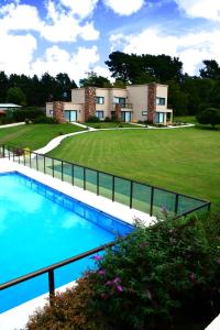 The swimming pool at or close to Chacras de Sierra