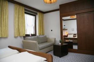 Postel nebo postele na pokoji v ubytování Hotel Pflug + 37 fotografií