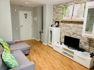 TV a/nebo společenská místnost v ubytování BYOR City Rooms