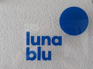 Certificato, attestato, insegna o altro documento esposto da Luna Blu