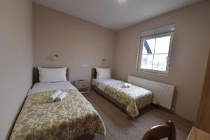 Una cama o camas en una habitación de Olimp