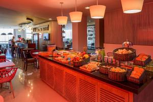 ibis Styles Franca tesisinde bir restoran veya yemek mekanı