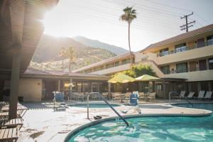a hotel with a swimming pool with a resort at Vagabond Motor Hotel - Palm Springs in Palm Springs