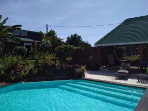 The swimming pool at or close to Gite bagatelle classé 2 étoiles