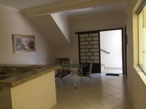 a dining room with a table and a window at Suites Clima da Serra in Cunha