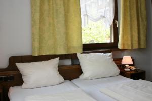 Postel nebo postele na pokoji v ubytování Hotel Pflug